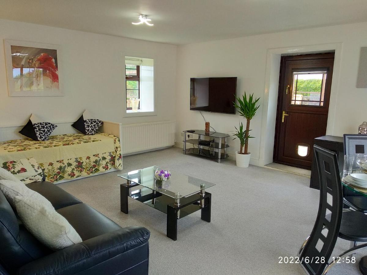Cottage With Panoramic Views Kirk of Shotts Екстериор снимка