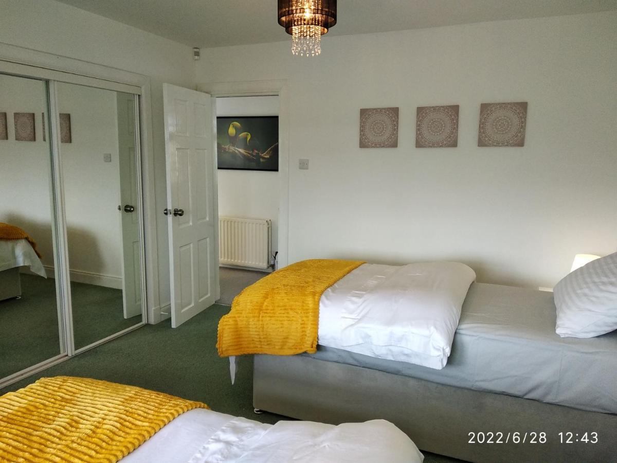 Cottage With Panoramic Views Kirk of Shotts Екстериор снимка